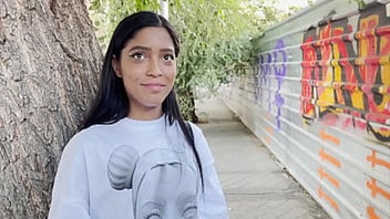 PutaLocura -Torbe pilla a la skinny teen Kali y la seduce para follar muy duro